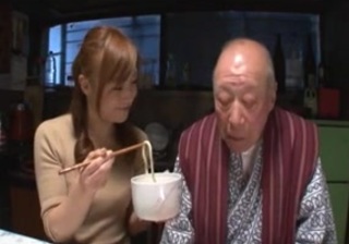 Японский порнофильм молоденькая девушка трахает со стариком